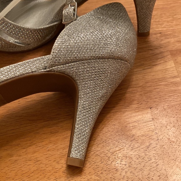 Dream Pairs silver sparkly geeked sandals ankle straps NEW sz 11 very pretty - Picture 5 of 12